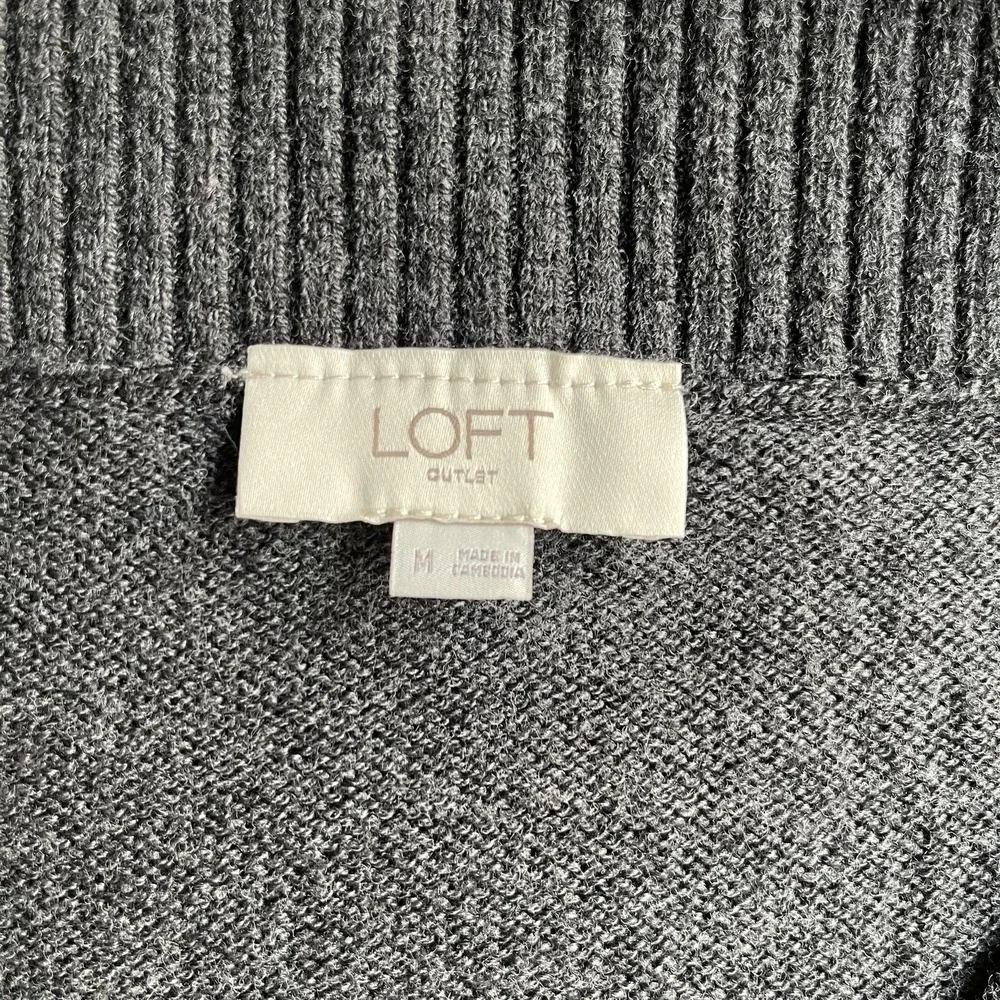 LOFT Sweater Vest Womens Medium Gray V Neck Tight-Knit Pullover Sleeveless